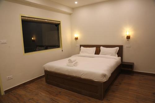 Postel nebo postele na pokoji v ubytování SVS Recreational Hotels & Resorts