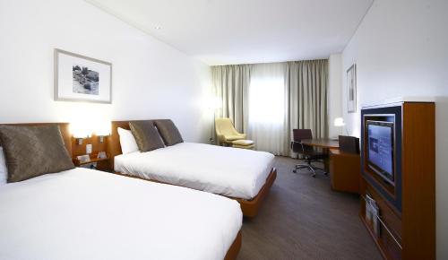 Ένα ή περισσότερα κρεβάτια σε δωμάτιο στο Novotel Canberra