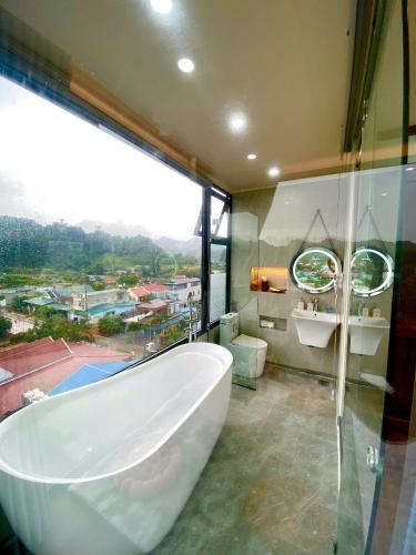 Koupelna v ubytování Amore Mio Mộc Châu Hotel