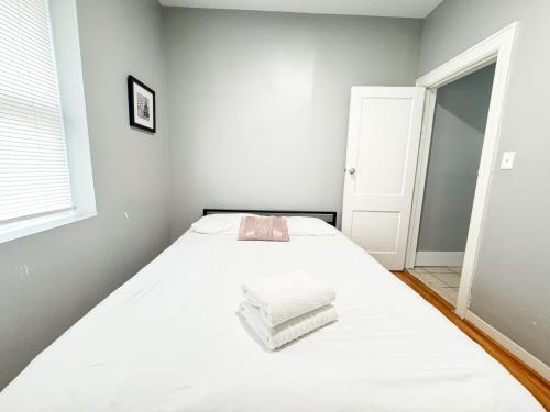 Gallery image of 3 bed 1 bath FREE parking near NYC in North Bergen