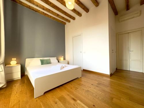 Gallery image of Cosy Navigli Apartment in Milan