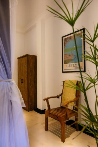 a room with a chair and a plant at K O C O O N Villa Madiha in Walgama South