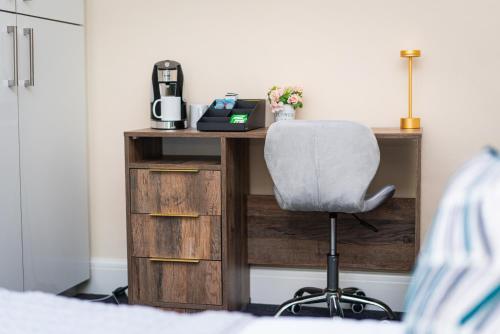 a desk with a chair in a bedroom at Haven in Bath