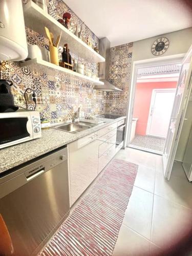 Η κουζίνα ή μικρή κουζίνα στο Pergola House - Typical Porto House