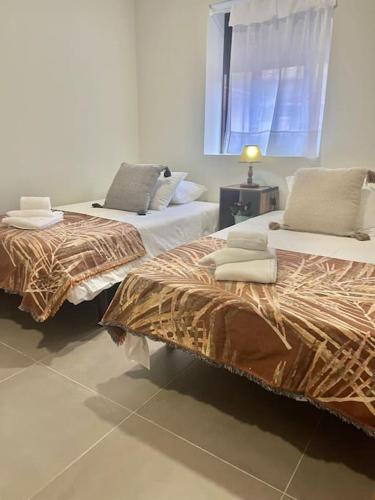 Ένα ή περισσότερα κρεβάτια σε δωμάτιο στο Pergola House - Typical Porto House