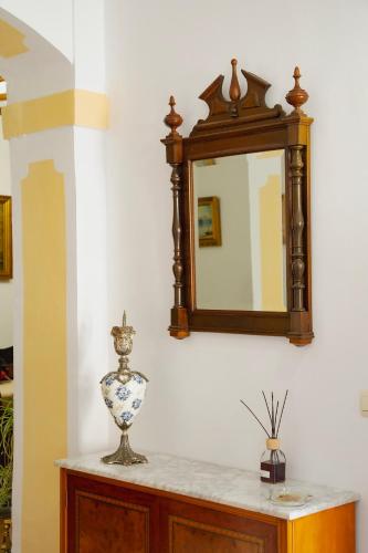 a mirror on a wall with a vase on a counter at Señorío de Ves in Casas de Ves