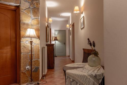 Кровать или кровати в номере Archontiko Fiamegou Hotel&Spa