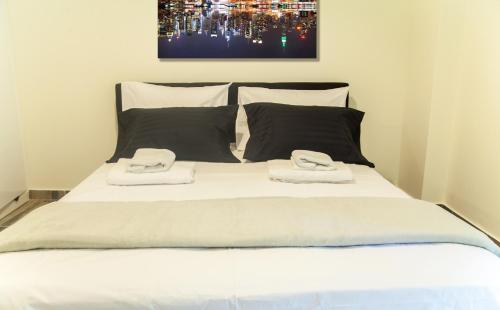 Posteľ alebo postele v izbe v ubytovaní Fiλoξεnia in Gazi- Athens center Apartment