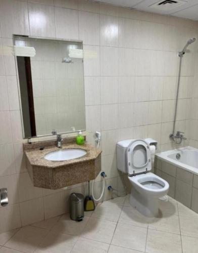 Ένα μπάνιο στο Luxury Sea View Amazing Room Double Bed - ROOM INSIDE APARTMENT