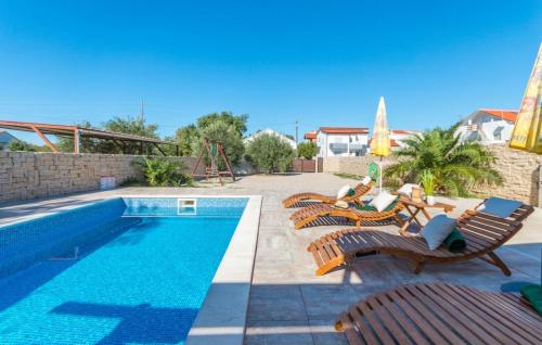 Holiday Home Ema with pool