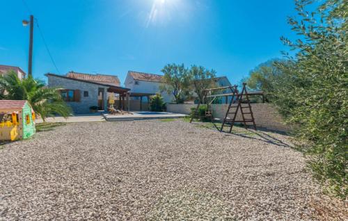Holiday Home Ema with pool
