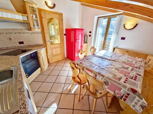 Una cocina o cocineta en Appartamenti Pollam by AMA Val di Fassa