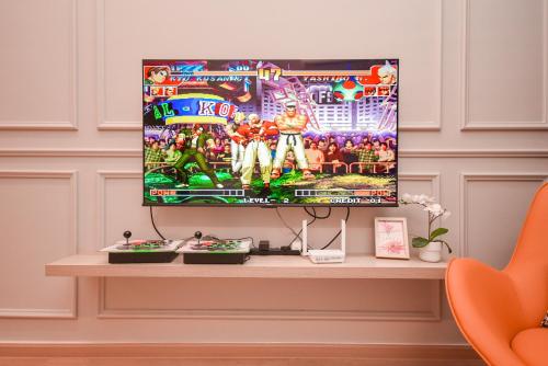 a television sitting on top of a desk at Country Garden Seaview Suite by Nest Home at Danga Bay in Johor Bahru