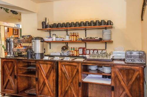 a kitchen with a counter with wooden cabinets at Hotel Napa Valley, an Ascend Collection Hotel in Napa