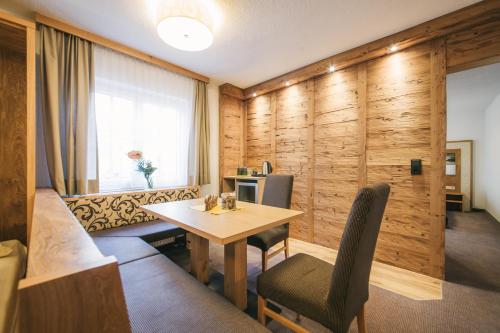 Posezení v ubytování Arlen Lodge Hotel-Garni