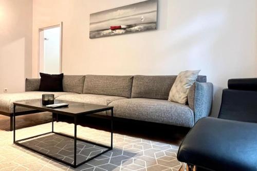 Lang's square apartment