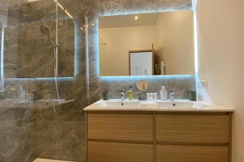 06CJ Beautiful apartment in the heart of Cannes