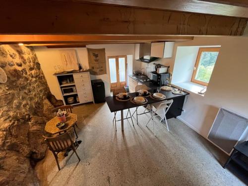 Kuchyň nebo kuchyňský kout v ubytování Petite maison ardéchoise