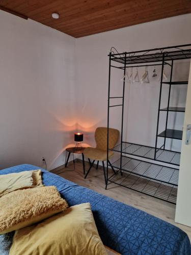 Postel nebo postele na pokoji v ubytování Bungalow Belle Vue - Camping International - Bomal - Durbuy