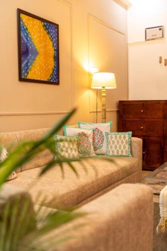 Posezení v ubytování Rosa Stays- Lux 3BHK Home with Modern Comforts
