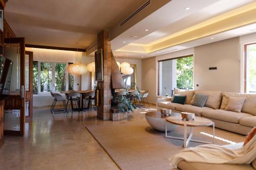 Luxurious Villa La Paz: Beach, Port Aventura Golf