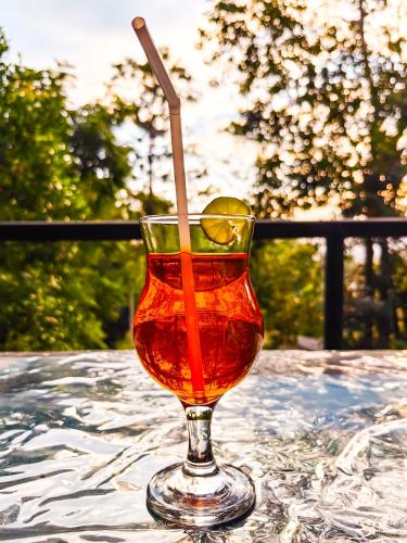 Minuman di Ella Rock Glance