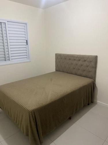 Ένα ή περισσότερα κρεβάτια σε δωμάτιο στο Apartamento confortável em Cocal do sul