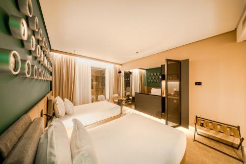Una cama o camas en una habitación de The NINE Lifestyle Experience
