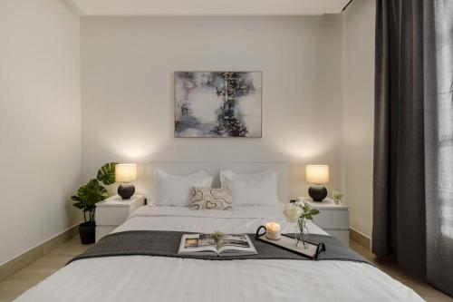 Postel nebo postele na pokoji v ubytování 3BR Luxe Stay I Comfort & Fun in Riyadh