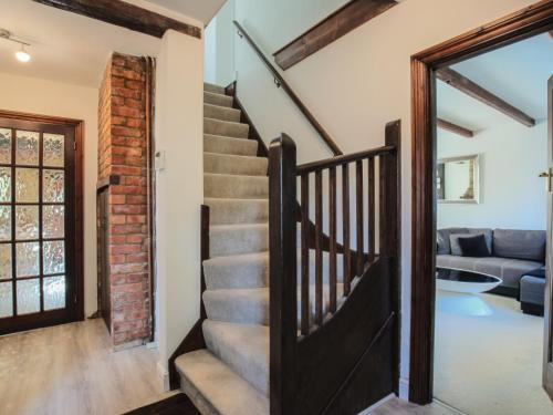 Ruang duduk di Pass the Keys Idyllic Home in Picturesque Village of Wraysbury