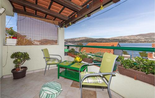 2 Bedroom Lovely Apartment In Mastrinka