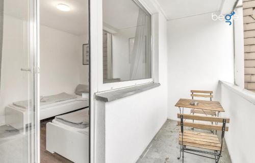a room with a mirror and a wooden chair at BEGE APARTMENTS Work Comfort in Herten