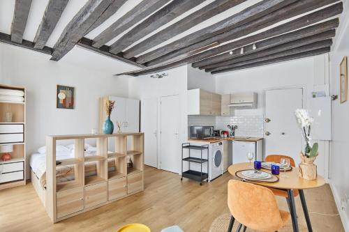 Charming Studio Center of Paris