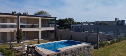 Bazén v ubytování Playa Quequen con piscina nebo v jeho okolí