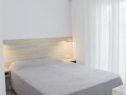 Three Stars Hotelにあるベッド