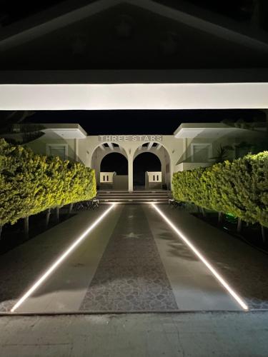 カルパトスにあるThree Stars Hotelのギャラリーの写真