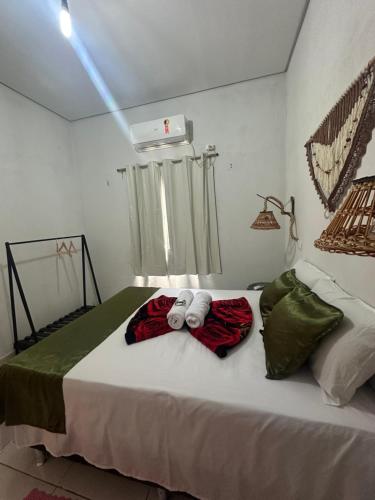 a bedroom with a bed with two towels on it at Pousada Moranga in Carolina