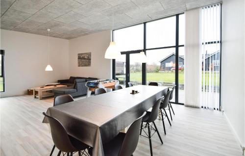 Χώρος καθιστικού στο Four-Bedroom Holiday Home In Odder
