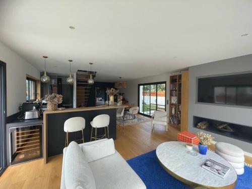 Photo de la galerie de l'établissement Villa cosy avec piscine, à Bruges