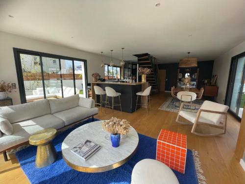 Photo de la galerie de l'établissement Villa cosy avec piscine, à Bruges