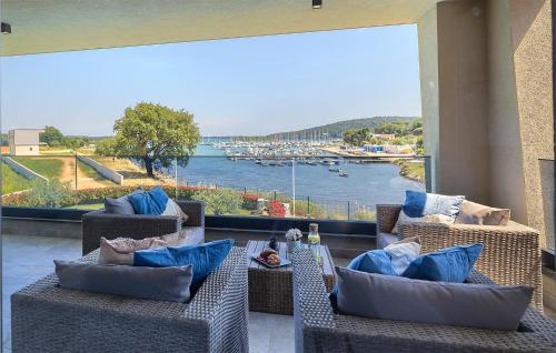 4 Bedroom Gorgeous Home In Pomer