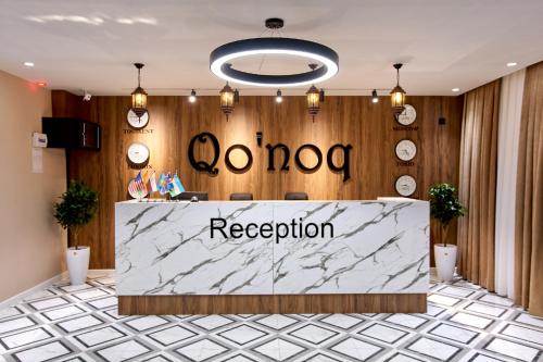 Toshkent-Passajir BekatiにあるQo'noq Railway Hotelのロビー(カウンター付)