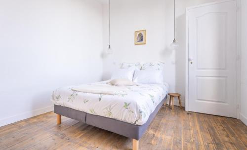 Ένα ή περισσότερα κρεβάτια σε δωμάτιο στο Grand Duplex avec Spa et Parking privé- 8 personnes