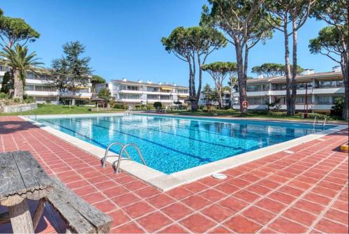 Apartment with pool and tennis courts in Calella de Palafrugell
