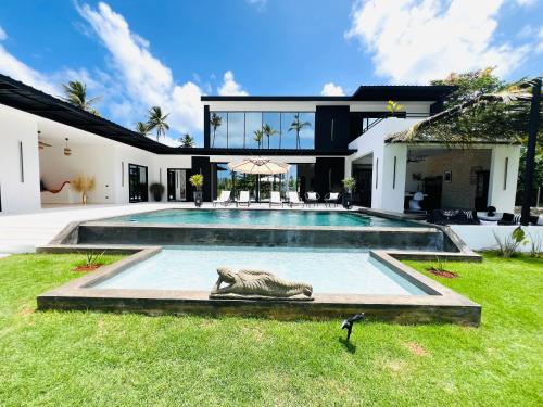 Casa B&W, Villa luxueuse Exceptionnelle, 8 personnes, à 1 min de la plage