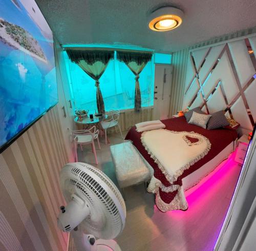 Llit o llits en una habitació de Gold House Oro