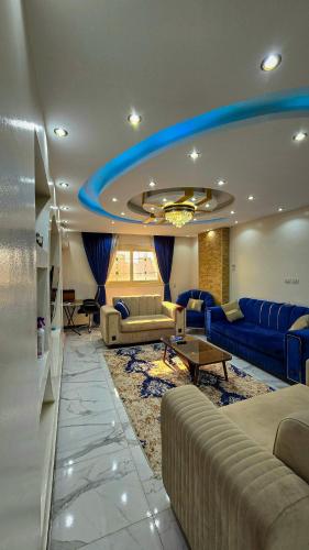 702 Close to pyramids