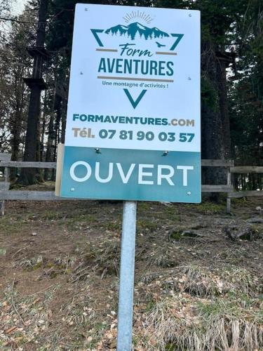 a sign that says turn over venues on a sign at Charmant studio au cœur d une station des Vosges in Sondernach