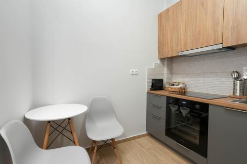 Chrysas apartment