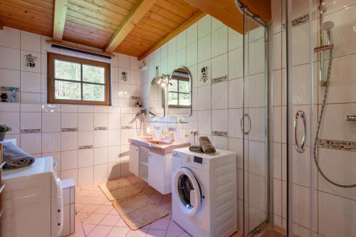 Ένα μπάνιο στο Ferienwohnung Maurerhof